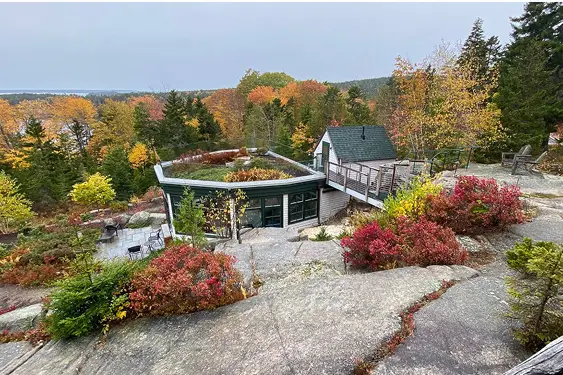 Granny Cottage Infinity Roof
